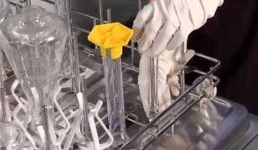 Lab washer designed for the unique shapes and sizes of flasks, tubes and cylinders.
